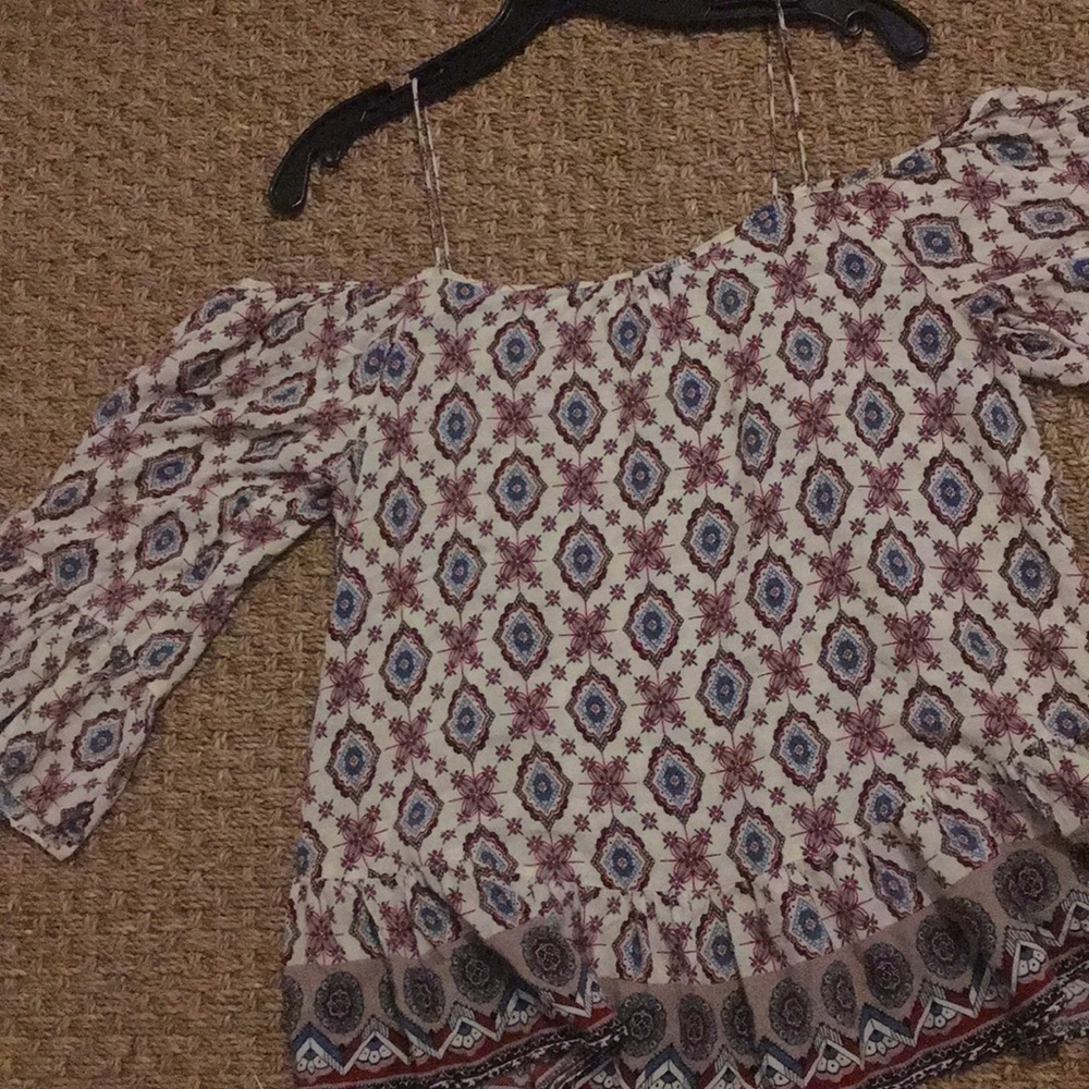 Off the shoulder pattern top - Picture 2 of 4